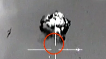 VIDEO - Momentul în care aviația DOBOARĂ un avion neidentificat