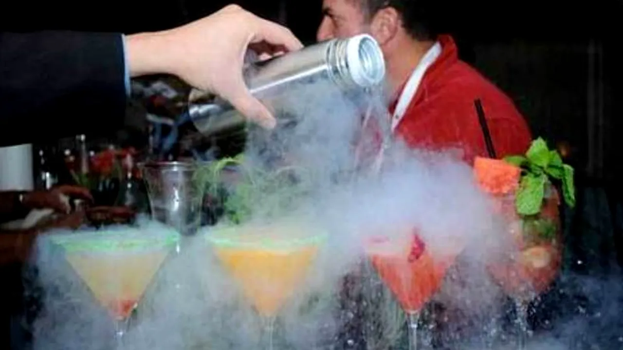 Petrecerea s-a terminat la spital. Cocktail-ul care a lăsat-o pe o britanică fără stomac