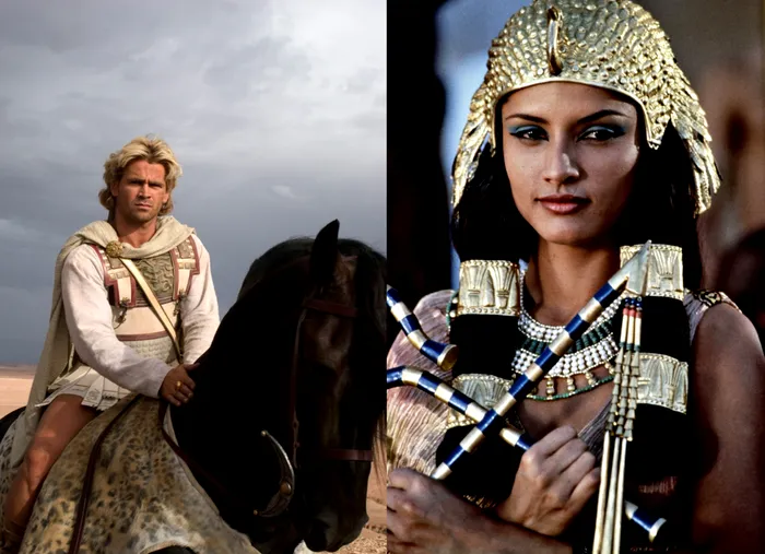 În 2004, regizorul Oliver Stone a lansat filmul „Alexander” cu actorul Colin Farrell în rolul principal și a evidențiat latura bisexuală a regelui Alexandru cel Mare. În 1999, Franc Roddam a lansat un mini-serial cu Cleopatra, adaptat după romanul scris de Margaret George. În această producție, regina ptolemeică a Egiptului este interpretată de Leonor Varela, o actriță de culoare născută în Chile. Spre deosebire de producțiile Netflix, aceste producții de acum două decenii sunt doar de divertisment. Sursa Foto -Profimedia 