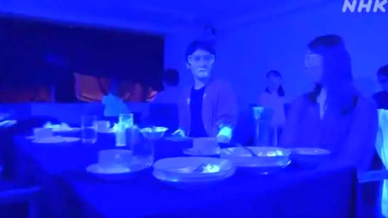 EXPERIMENT. Cât de repede se infectează cu noul coronavirus 10 persoane aflate la o masă | VIDEO