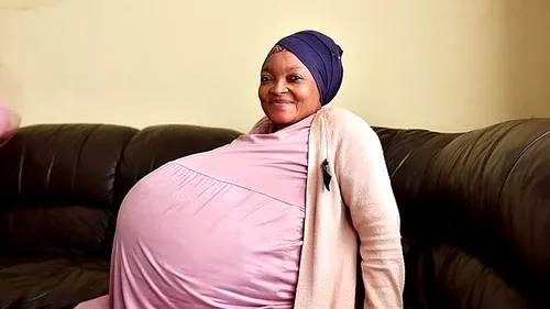 O femeie din Africa de Sud a născut 10 bebeluși, deși se aștepta la opt copii