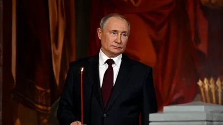 Patriarhul Kirill s-a rugat de PAȘTE pentru protejarea „graniţelor sfinte” ale Rusiei / Vladimir PUTIN, prezent la slujbă