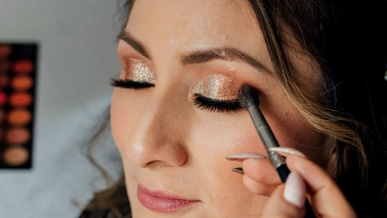Sute de COSMETICE comercializate în România conțin substanțe NOCIVE pentru organismul uman
