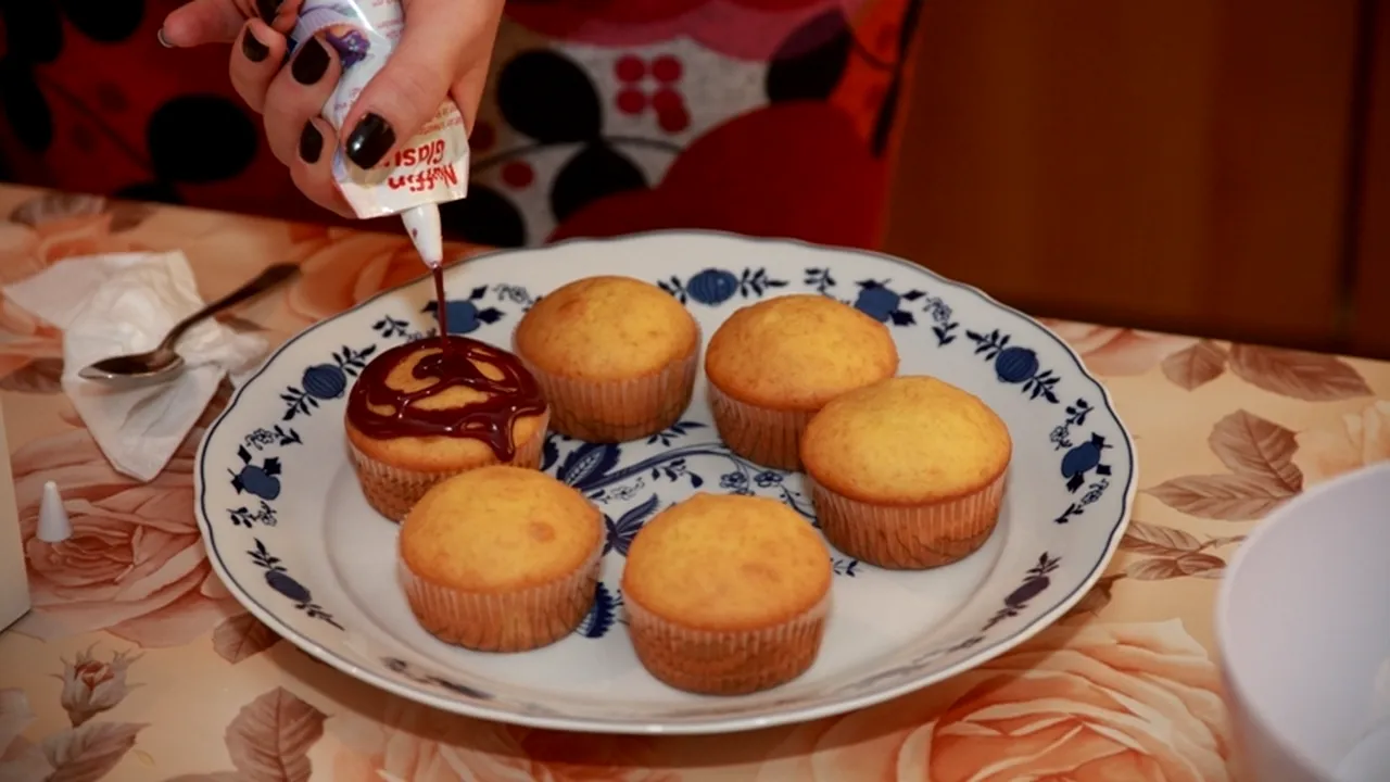 PRĂJITURI DE CRĂCIUN. Cum poți prepara rapid NEGRESE, ALBĂ CA ZĂPADA ȘI TARTĂ CU LĂMÂIE