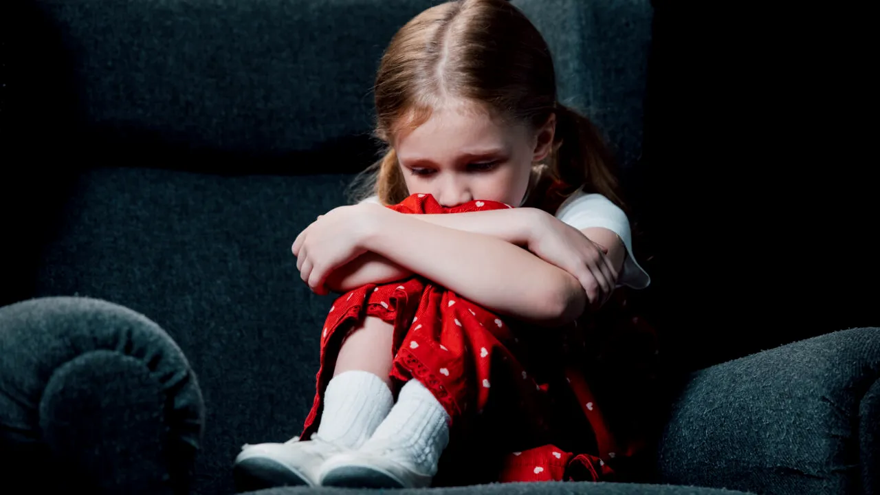 Tragedie în Trieste. O fetiță a fost descoperită în casă, îmbrățișând trupul neînsuflețit al mamei sale