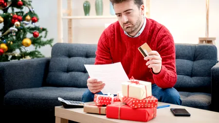 Drama românilor care fac sărbătorile pe DATORII sau își amanetează obiectele personale de valoare pentru a avea ce să pună pe masă