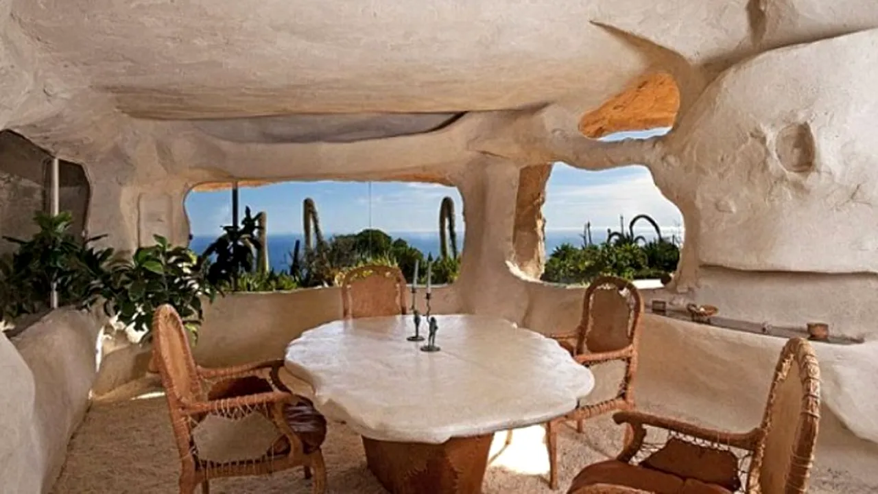 O casă construită în stilul Flintstone este scoasă la vânzare pentru 2,7 milioane de euro. GALERIE FOTO