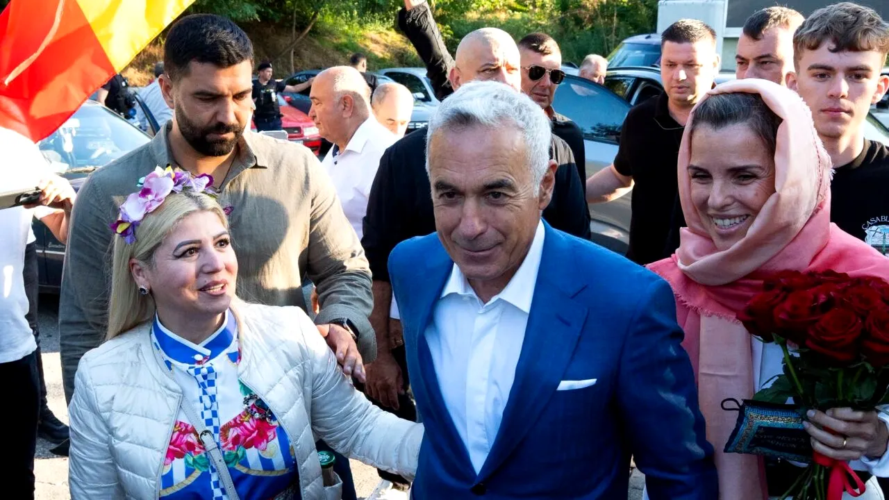 AUR publică imagini cu Călin Georgescu la Mănăstirea Brâncoveni: „Țara se ridică prin oamenii săi!”