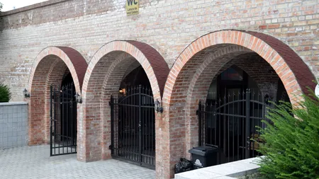 Primăria din România care a dat 370.000 de euro pe o toaletă și o prezintă ca „obiectiv turistic