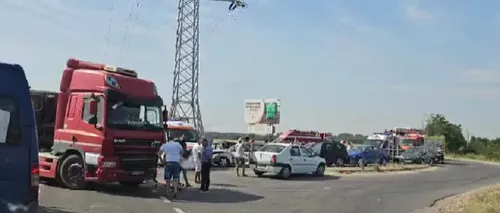 Șase persoane, RĂNITE într-un accident produs în Dâmbovița. Patru autoturisme și un camion s-au ciocnit într-o intersecție