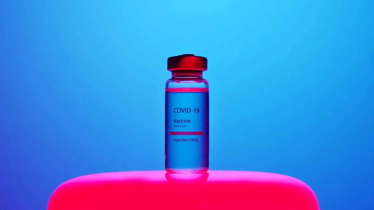 Peste 43.000 de doze AstraZeneca ajung vineri în România. Anunțul CNCAV