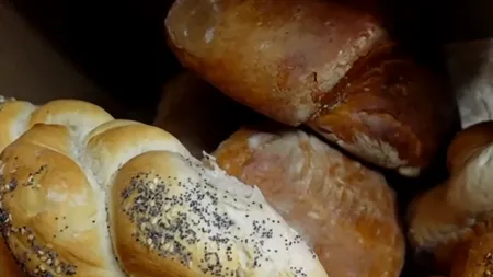 De vineri, SE SCUMPEȘTE PÂINEA. Începând cu 1 august, cu 1 LEU nu se mai poate cumpăra nici o bomboană pe băț!