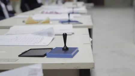 Cine sunt cei cinci JUDECĂTORI din cadrul BEC desemnați pentru alegerile parlamentare din 1 decembrie