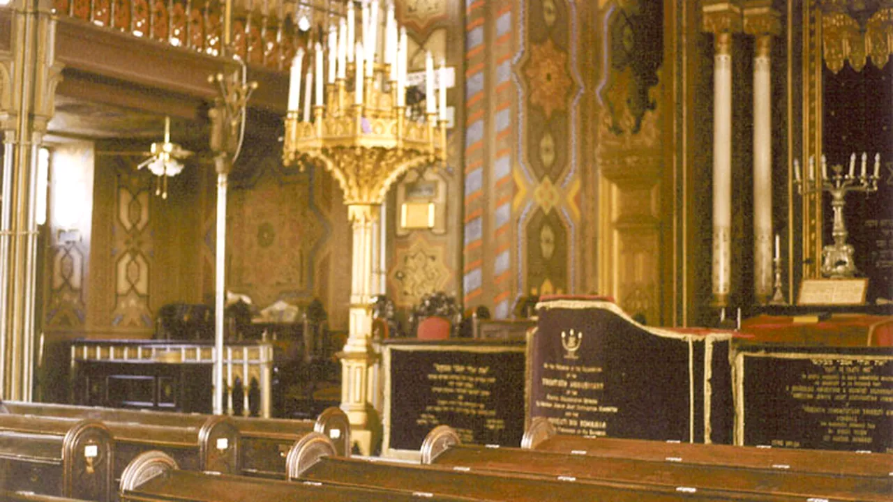 Luni-Miercuri 9:00-13:00. Joi 9:00-12:30; 15:00-18:00