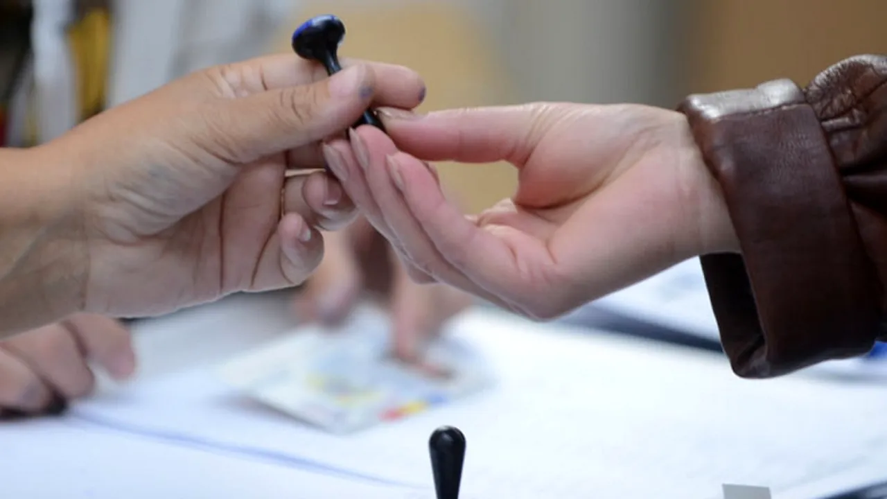 Transportul buletinelor de vot către secțiile din București a început
Poliția Capitalei: Șoferii sunt testați cu alcooltest