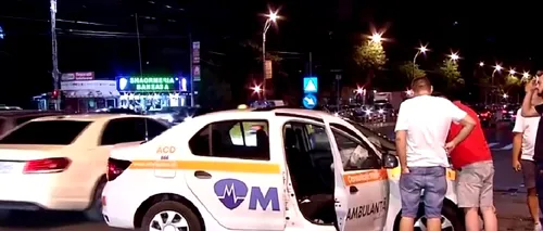 Accident grav în București. O ambulanță în MISIUNE a lovit un autoturism care nu i-a acordat prioritate