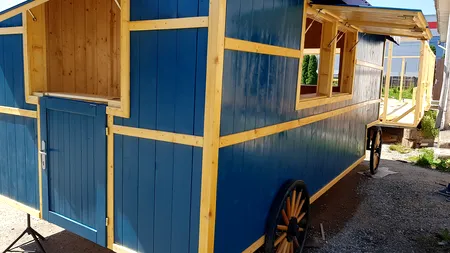 Unică în România: Trăsură pentru fast-food, gelaterie, florărie sau librărie, realizată la Direcția Silvică Bistrița - FOTO 