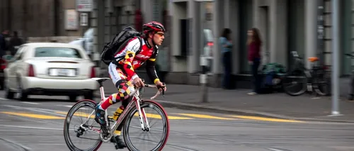 Ce pățește un biciclist din Polonia care nu respectă regulile de circulație