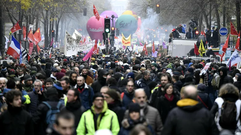 NOI PROTESTE în Franța față de reforma pensiilor! Autoritățile au intervenit cu gaze lacrimogene și tunuri de apă
