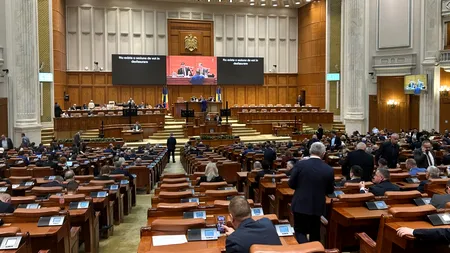 Legea parlamentarilor CHIULANGII a fost adoptată. Cu cât vor fi sancționați de acum deputații și senatorii care lipsesc de la muncă