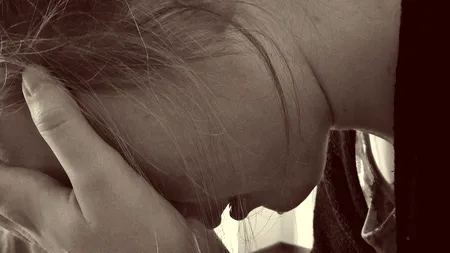 Șoferul unui microbuz școlar, acuzat de agresiune sexuală asupra unei adolescente de 14 ani. Poliția din Teleorman a deschis dosar penal