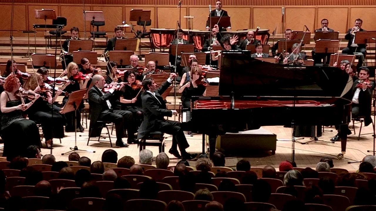 Dirijorului canadian Julian Kuerti vine pentru prima dată în România, într-un concert găzduit de Sala Radio