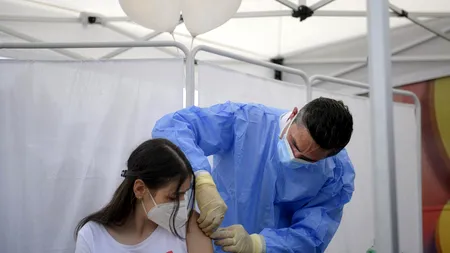 Prefectul Capitalei spune că masca ar putea redeveni obligatorie pe stradă, în unele zone