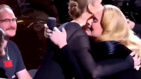Moment plin de emoție la concertul lui Adele. Artista a izbucnit în LACRIMI când a văzut-o pe Celine Dion printre spectatori