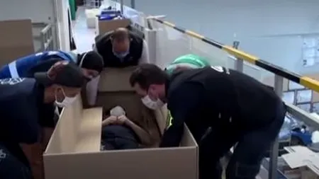 VIDEO. Afacere pe perioada pandemiei. O companie vinde paturi de spital care se transformă în sicrie