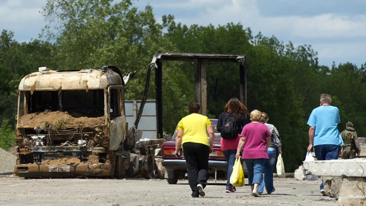 Criză GRAVĂ în Lugansk: orașul controlat de separatiști nu mai are apă, curent electric, combustibil și nici mâncare