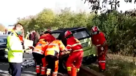 GÂNDUL LIVE. Ce se întâmplă când un Audi intră pe contrasens și spulberă un SMART / VIDEO