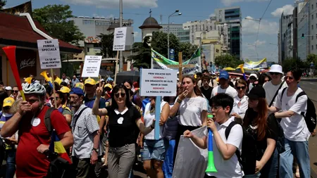 Greva din educație, suspendată până în septembrie. Cât au obținut dascălii și cum răspund liderii sindicali acuzațiilor de trădare