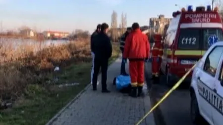 Descoperire macabră a unui muncitor, care săpa cu un excavator într-un lac de acumulare din Neamț: 
