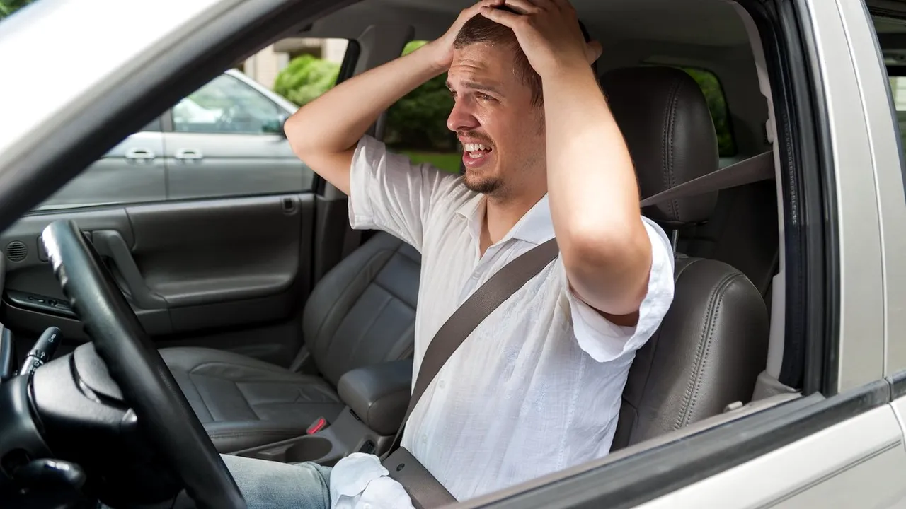 Greșelile de circulație frecvent întânite în trafic care pot pot lăsa fără PERMIS de conducere. Ce nu trebuie să faci atunci când esți la volan