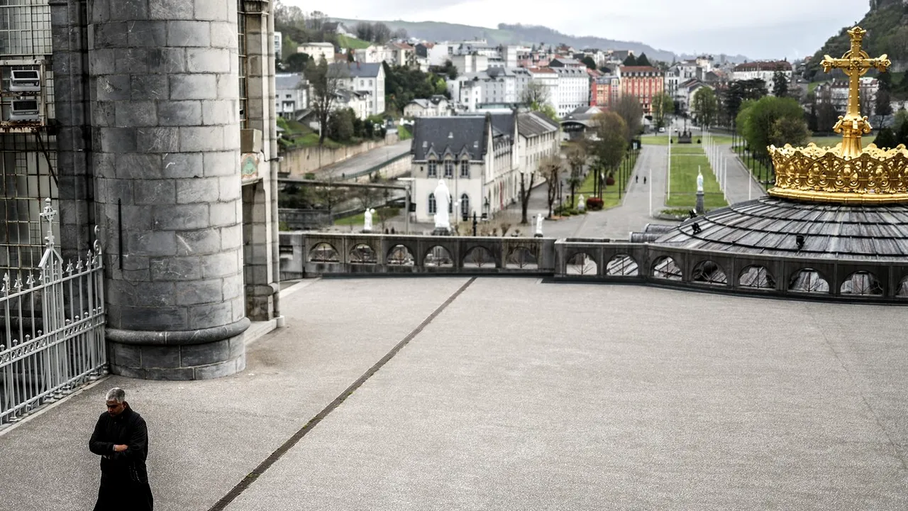 Călugăr acuzat că a VIOLAT mai mulți tineri și minori. Procuratura: „Faptele sunt vechi și, prin urmare, s-au prescris”