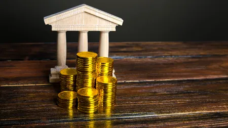 Aurul atinge un MAXIM istoric de 141 de dolari pe gram