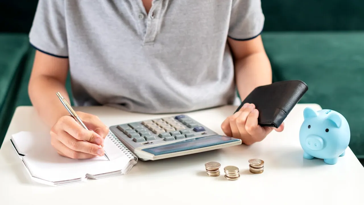 Ce soluții au adolescenții care încearcă să își câștige propriii BANI. „Profită pentru că ne lăsăm copiii să fie exploatați pentru aceste sume”