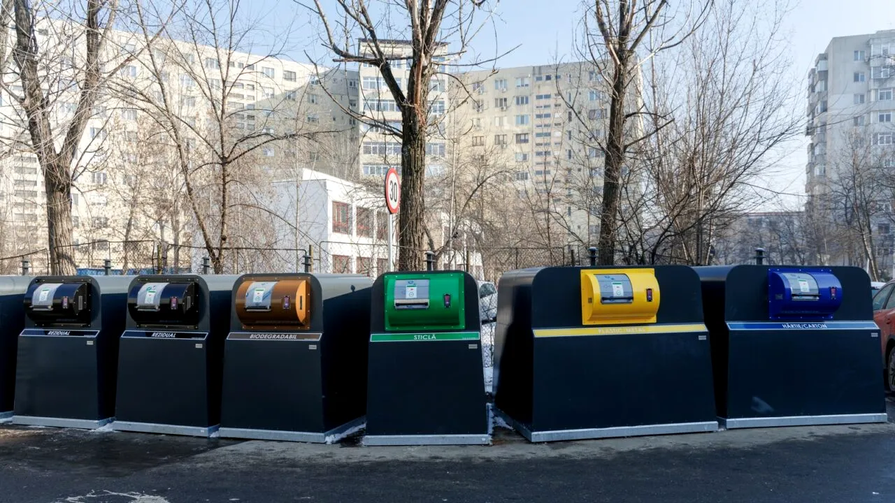 175 de insule ecologice la Iași. Noua regulă introdusă de municipalitate: gunoiul se aruncă doar cu cardul sau telefonul