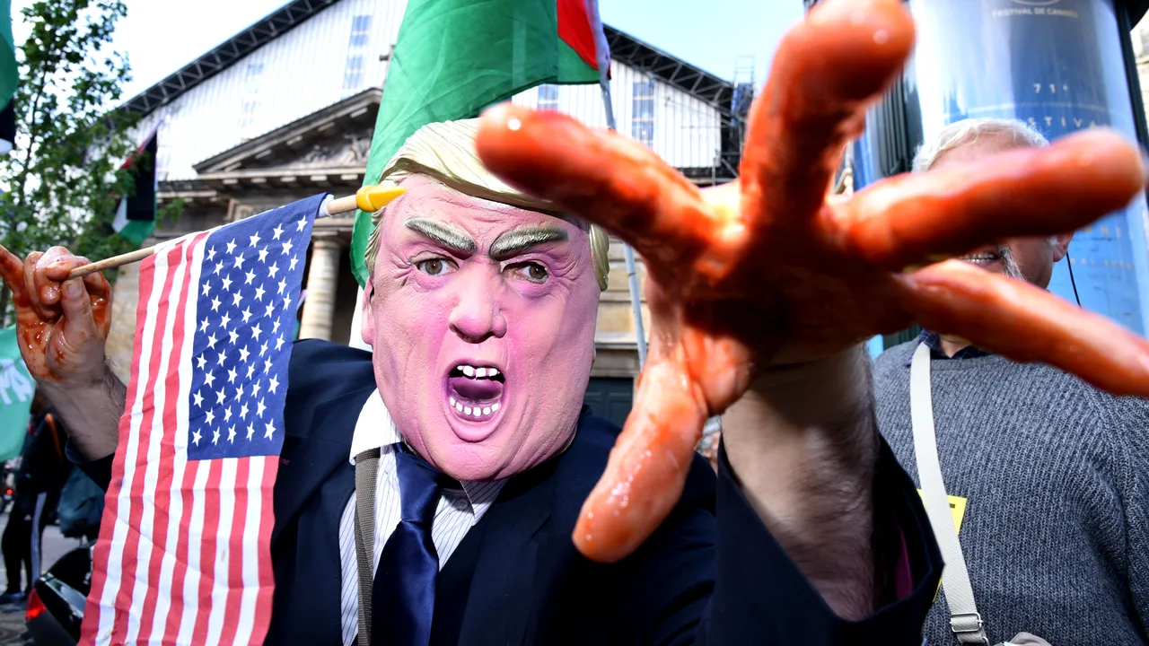 De ce se va rățoi Donald mai tare ca niciodată la Frau Angela și la Doamna Europa?