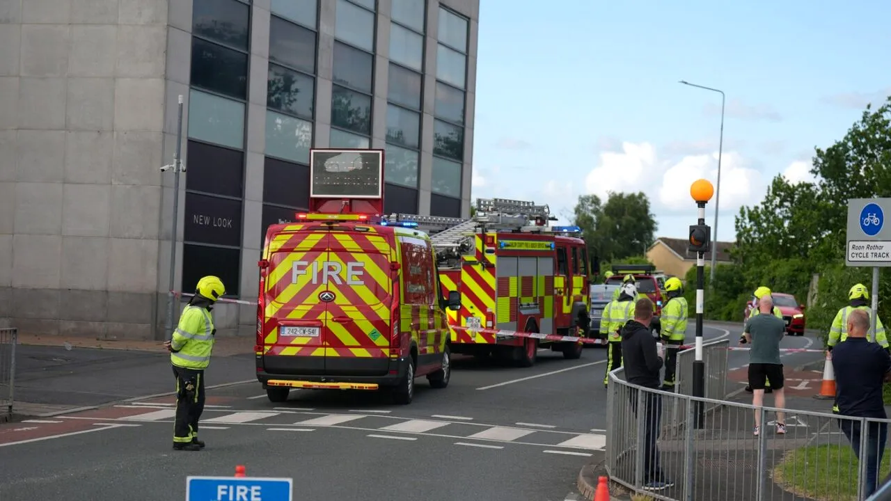 Atac ARMAT într-un centru comercial din Irlanda. Un bărbat a fost ucis și un copil rănit