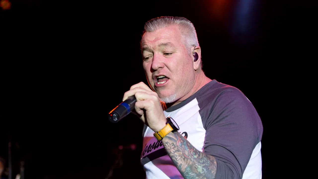 Steve Harwell, fostul solist al trupei SMASH MOUTH, a murit la 56 de ani