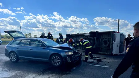 UPDATE | Un autoturism și un microbuz plin cu pasageri, condus de un șofer băut, s-au lovit pe centura orașului Satu Mare (VIDEO)