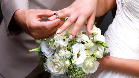 Cât se mai dă la nuntă şi la botez, în 2026. Banii din plic diferă în funcţie de zonă, restaurant și gradul de rudenie