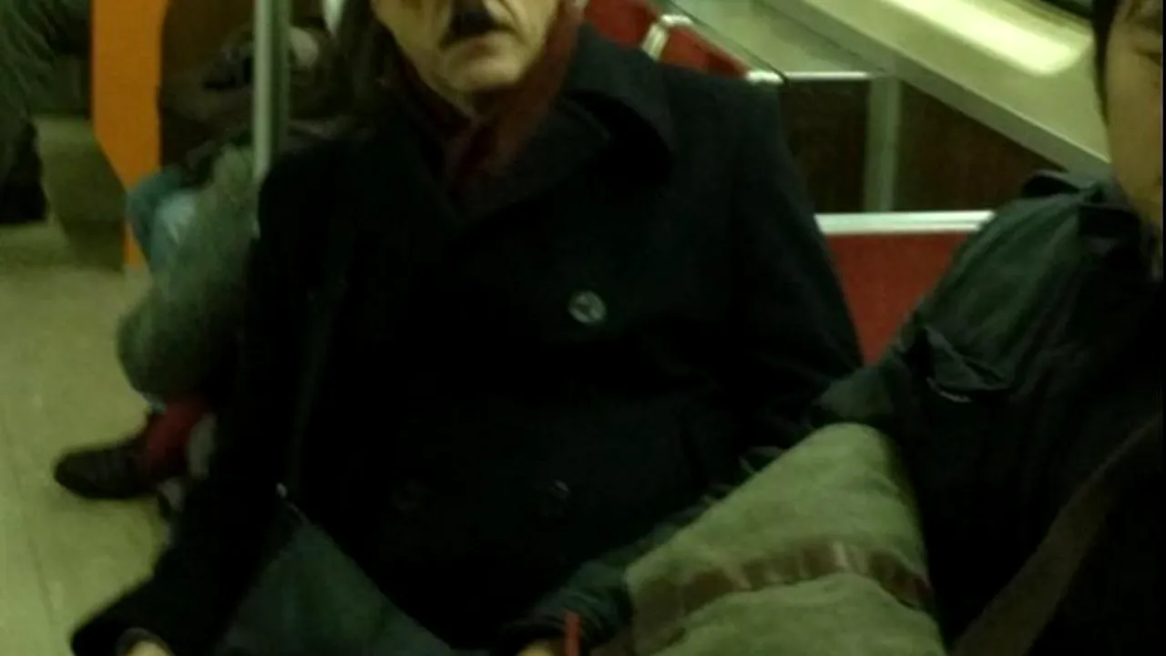 Bărbatul care i-a uimit pe cei din metroul din Toronto cu înfățișarea sa