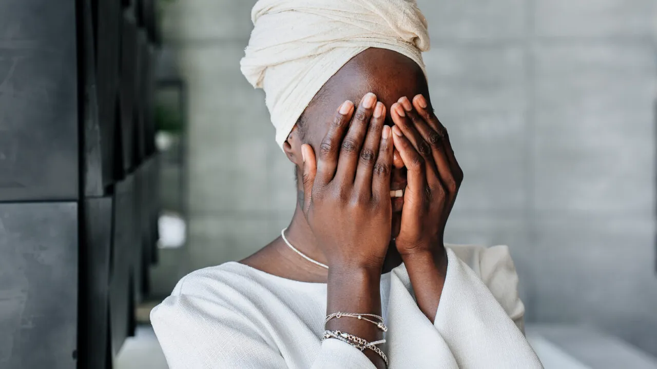 Povestea contabilei din KENYA care a ajuns femeie de serviciu în România. Acum stă ilegal aici. ”Mi-e teamă că voi fi deportată”