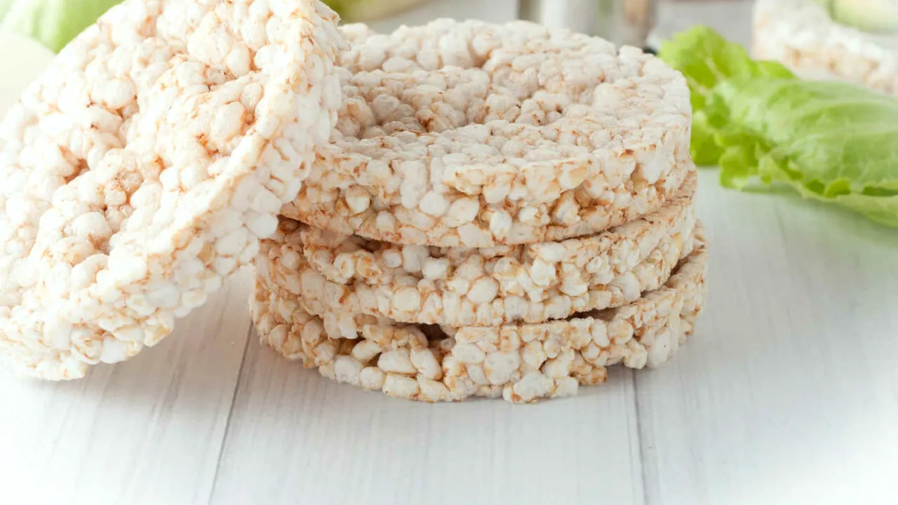 Nutriționiștii NU mănâncă niciodată aceste alimente. În schimb, tu le consumi ZILNIC!