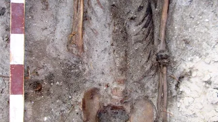 În 1949, cinci partizani au fost uciși de Securitate, iar trupurile lor ascunse într-o gropă comună. După 65 de ani, adevărul a ieșit la iveală