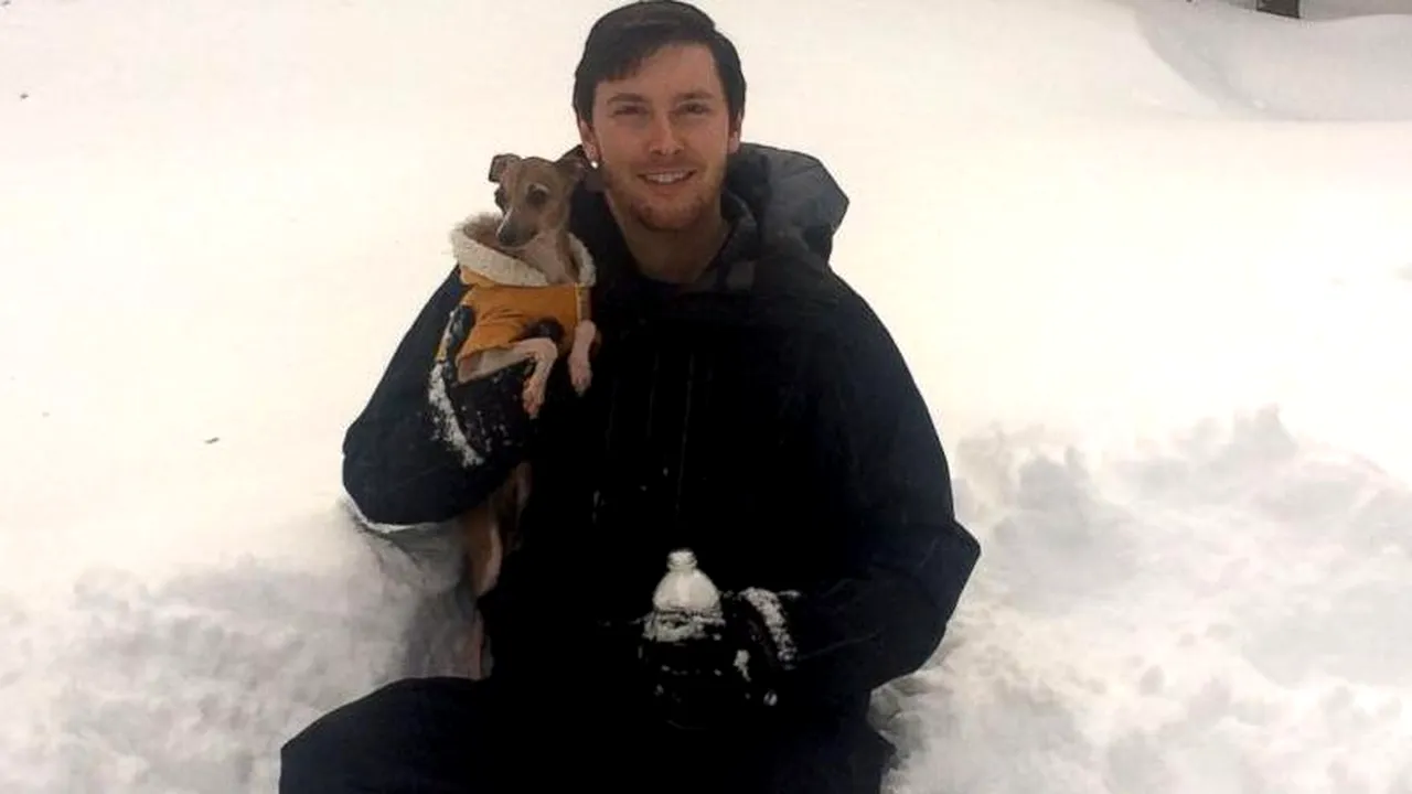 19,99 de dolari pentru o sticlă cu zăpadă. Pare o glumă, dar un american a transformat-o într-o afacere
