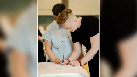Primele familii de același sex cer statului român transcrierea certificatelor de căsătorie. Renate Weber cere modificarea Codul Civil