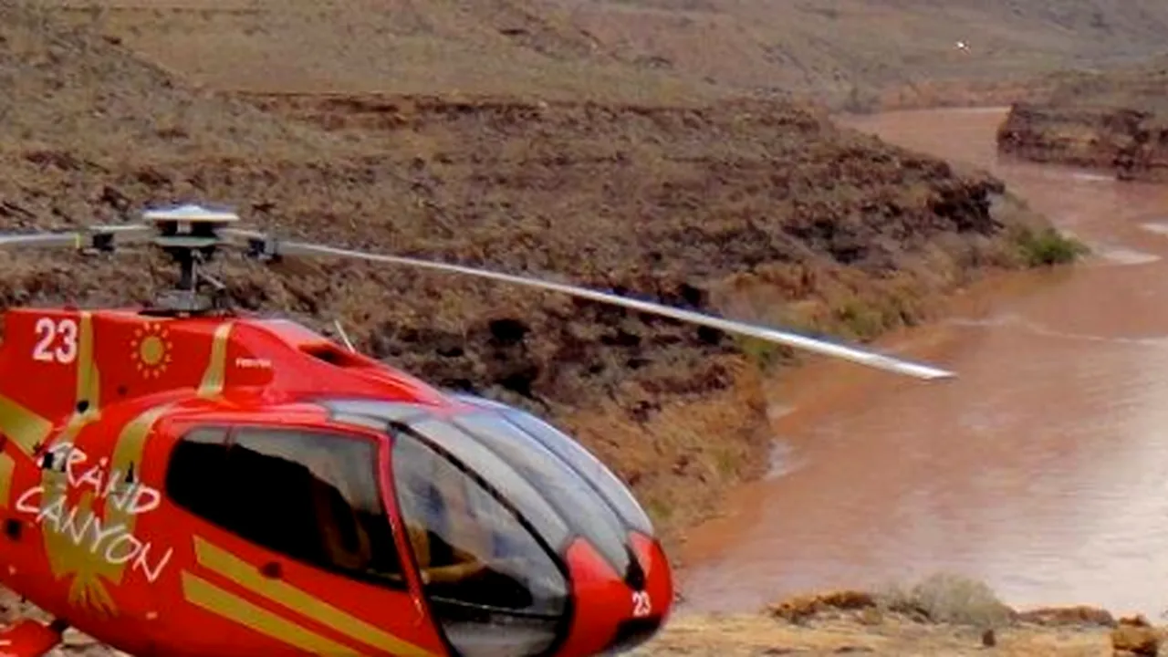 Cel puțin trei oameni au murit într-un acident groaznic: un elicopter cu turiști s-a prăbușit în Marele Canion


